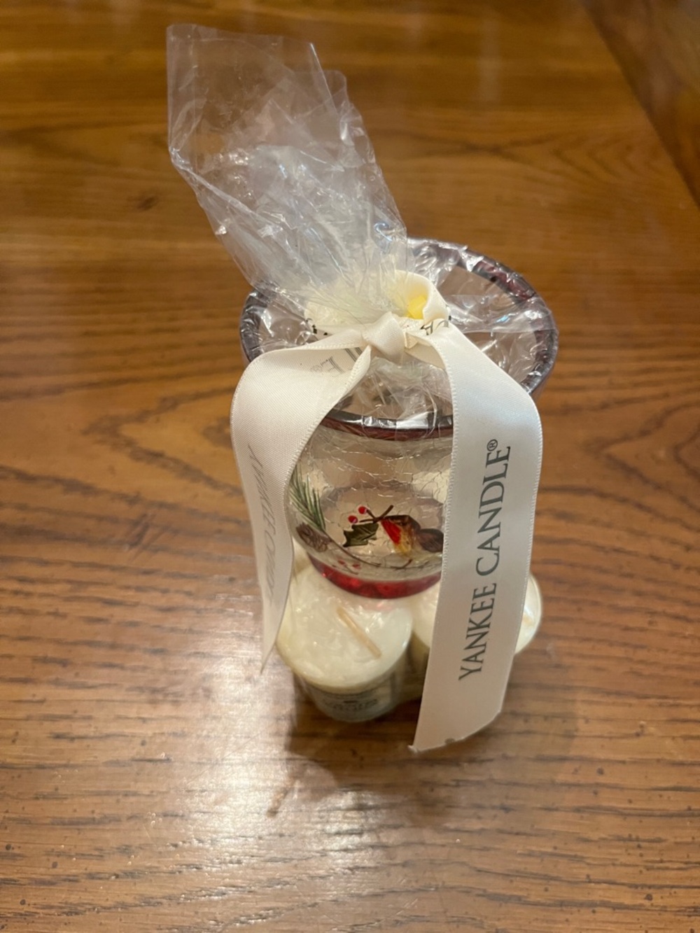 Yankee Candle White and Red Holiday Votive Set, new with tags
